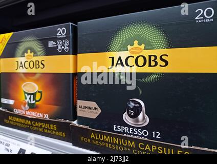 Café Jacobs en capsules au supermarché Rewe Banque D'Images