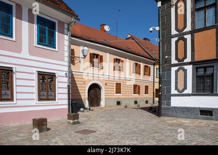 Varazdin, Croatie – avril 2022. Les rues pittoresques de la vieille ville baroque avec des détails touristiques intéressants en Europe centrale à la belle journée Banque D'Images