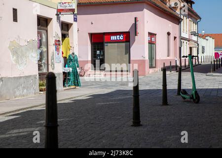 Varazdin, Croatie – avril 2022. Les rues pittoresques de la vieille ville baroque avec des détails touristiques intéressants en Europe centrale à la belle journée Banque D'Images