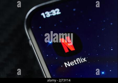 New york, États-Unis - 5 mai 2022 : application mobile de service vidéo Netflix sur l'écran du smartphone en gros plan Banque D'Images