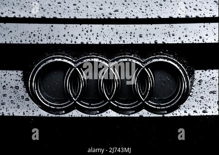 04 mai 2022, Bade-Wurtemberg, Villingen-Schwenningen: Le logo d'Audi peut être vu sur un e-tron GT. Photo: Silas Stein/dpa Banque D'Images