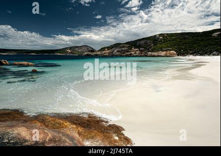 Beauté paisible de Little Hellfire Bay dans le parc national de Cape le Grand. Banque D'Images