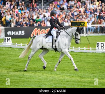 Kitty King et VENDREDI BIATS pendant la phase de dressage, épreuves de badminton, Gloucestershire UK 5 mai 2022 Banque D'Images