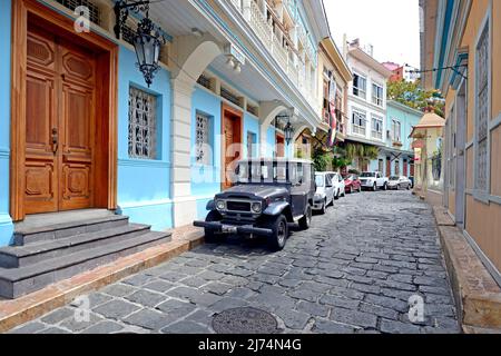 Maisons colorées dans le quartier Las Penas sur Cerro Santa Ana, Equateur, Guayaquil Banque D'Images