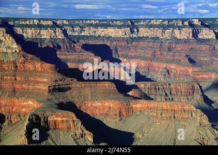 Vue depuis le plateau sud près de Yavapai point du Grand Canyon au coucher du soleil, États-Unis, Arizona, parc national du Grand Canyon Banque D'Images