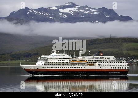 Hurtigruten paquebot Otto Sverdrup près de Tromsoe, Norvège, Troms, Tromsoe Banque D'Images