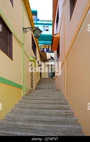 Maisons colorées dans le quartier Las Penas sur Cerro Santa Ana, Equateur, Guayaquil Banque D'Images