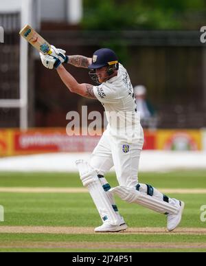 Ben Stokes de Durham se batte pendant la deuxième journée du LV= Insurance County Championship division Two match à New Road, Worcester. Date de la photo: Vendredi 6 mai 2022. Banque D'Images