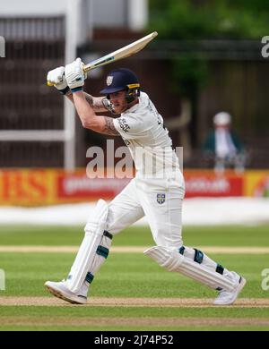 Ben Stokes de Durham se batte pendant la deuxième journée du LV= Insurance County Championship division Two match à New Road, Worcester. Date de la photo: Vendredi 6 mai 2022. Banque D'Images