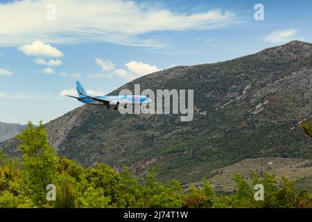 Cavtat, Croatie - 5 mai 2022 : atterrissage d'un avion TUI à l'aéroport de Dubrovnik (Cavtat). Banque D'Images