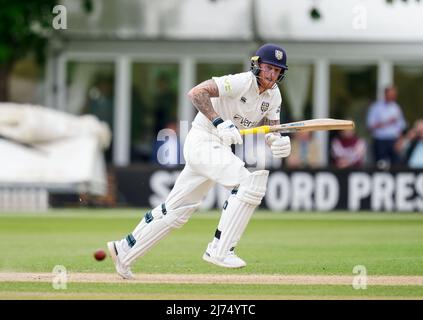 Ben Stokes de Durham se batte pendant la deuxième journée du LV= Insurance County Championship division Two match à New Road, Worcester. Date de la photo: Vendredi 6 mai 2022. Banque D'Images