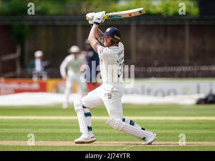 Ben Stokes de Durham se batte pendant la deuxième journée du LV= Insurance County Championship division Two match à New Road, Worcester. Date de la photo: Vendredi 6 mai 2022. Banque D'Images