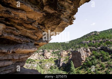 Vue sur les tombeaux et les grottes de roche anciennes, vallée du Phrygian Banque D'Images