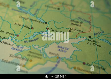 Carte orographique du sud de l'Ukraine et de la région du Donetsk, de Marioupol et de la mer d'Azov. Avec références en espagnol. Concept de cartographie, voyage, ge Banque D'Images
