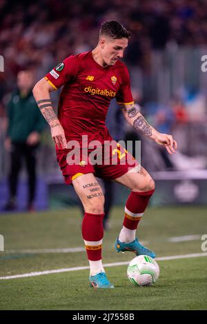 ROME, ITALIE - MAI 05 : Nicolo Zaniolo d'AS Roma lors de la finale de la Ligue de la Conférence de l'UEFA coupe semi-finale deux match entre AS Roma et Leicester au Stadio Olimpico le 5 mai 2022 à Rome, Italie. (Photo de Sebastian Frej) crédit: Sebo47/Alamy Live News Banque D'Images