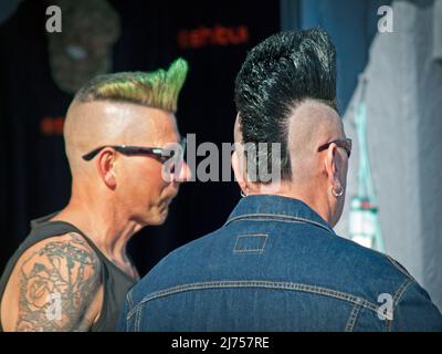 Punk Rockers sur le front de mer de Brighton, Angleterre Banque D'Images