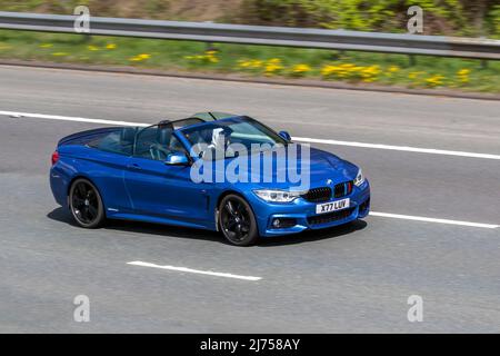 2014 bleu BMW 420 420D Luxe 1995cc diesel 8 vitesses automatique convertible ; conduite sur l'autoroute M61 Royaume-Uni Banque D'Images