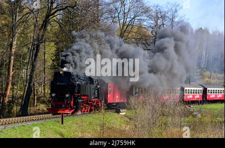 Train à vapeur Brockenbahn dans les montagnes Harz, Allemagne Banque D'Images