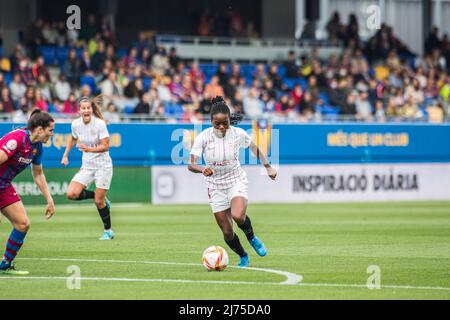 Toni Payne (C) du FC Sevilla en action pendant le match Primera Iberdrola entre le FC Barcelona Femeni et le FC Sevilla Femenino au stade Johan Cruyff. Score final; Barcelone 5:1 Séville. Banque D'Images