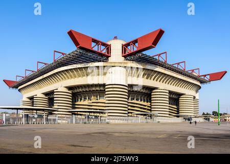 Vue générale du stade de football San Siro, stade des clubs de football Inter Milan et AC Milan à Milan, Italie. Banque D'Images