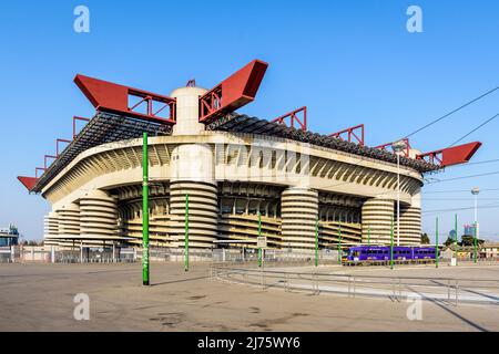 Vue générale du stade de football San Siro, stade des clubs de football Inter Milan et AC Milan à Milan, Italie. Banque D'Images