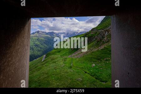 Célèbre route alpine de Timmelsjoch dans les Alpes autrichiennes également appelé Passo Rombo, Banque D'Images