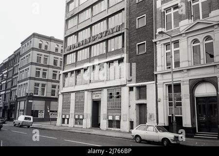 Siège du journal Morning Star au 75 Farringdon Road, Londres, Angleterre, le 1 septembre 1987. Fondé en 1930 en tant que Daily Worker par le Parti communiste de Grande-Bretagne, le journal a relancé en tant que Morning Star en 1966. Banque D'Images