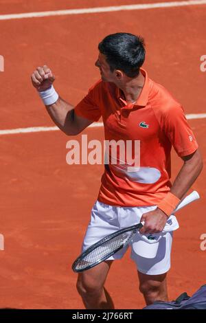 Novak Djokovic de Serbie réagit lors de leur quart de finale contre Hubert Hurkacz de Pologne le neuf jour de l'ouverture de Mutua Madrid à la Caja Magica à Madrid. Novak Djokovic bat Hubert Hurkacz (6-3,6-4) Banque D'Images