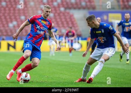 Vladislavs Gutkovski de Rakow et Lubomir Satka en action pendant le match final de la coupe polonaise de Fortuna entre Lech Poznan et Rakow Czestochowa au stade national de PGE. Score final; Lech Poznan 1:3 Rakow Czestochowa. Banque D'Images