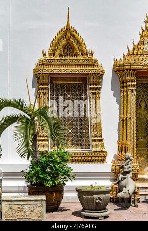 Window, Phra Ubosoth, temple complexe Wat Pho, temple du Bouddha couché, Bangkok, Thaïlande, Asie Banque D'Images