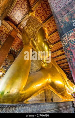 Bouddha couché, 46 m de long, Viharn Phranorn, complexe du temple Wat Pho, Temple du Bouddha couché, Bangkok, Thaïlande, Asie Banque D'Images