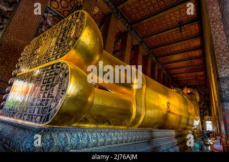 Bouddha couché, 46 m de long, Viharn Phranorn, complexe du temple Wat Pho, Temple du Bouddha couché, Bangkok, Thaïlande, Asie Banque D'Images
