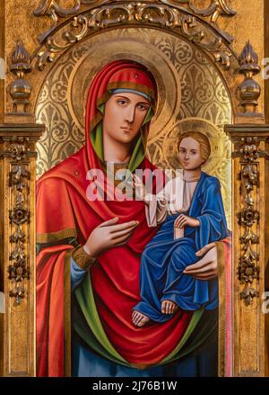 VALENCE, ESPAGNE - 17 FÉVRIER 2022 : la Madonna peint sur le bois de l'autel principal de l'église Iglesia de San Valero y San Vicente Mártir Banque D'Images