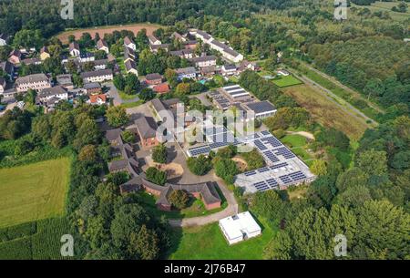 Bottrop, Rhénanie-du-Nord-Westphalie, Allemagne - en face Welheimer Mark Municipal Primary School, droit à l'école au tétraèdre, école spéciale avec l'accent sur le développement mental, Banque D'Images