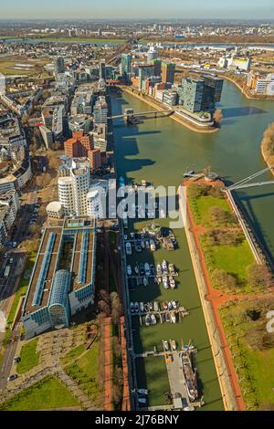 Port média avec cour de douane, vue depuis la tour du Rhin, Düsseldorf, Rhénanie-du-Nord-Westphalie, Allemagne Banque D'Images