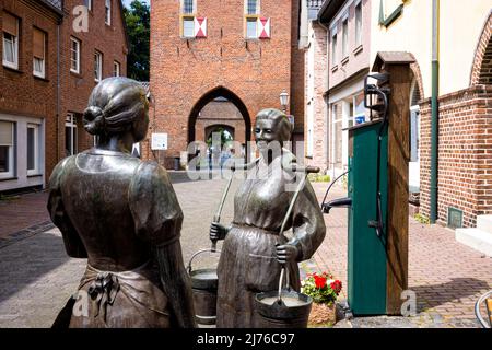 Xanten, Klever Tor, groupe de figures 'Pump quartier' Banque D'Images