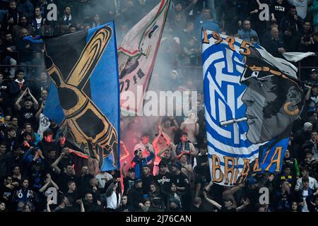 Inter Supporters pendant la série Un match de football entre le FC Internazionale et le FC Empoli au stade San Siro à Milano (Italie), le 6th mai 2022. Photo Andrea Staccioli / Insidefoto Banque D'Images