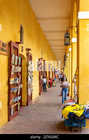 Boutiques d'artisanat souvenirs, Las Bovedas, Plaza de Las Bovedas, Old Cartagena, Cartagena, Bolivar, République de Colombie Banque D'Images