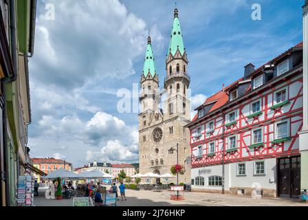Église de ville, hôtel de ville, marché, façade de maison, à colombages, Vue sur la ville, été, Meiningen, Thuringe, Allemagne, Europe, Banque D'Images