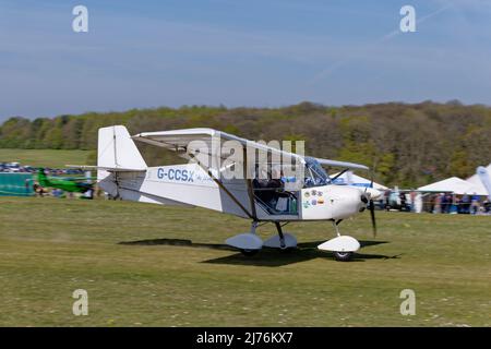 Le Skyranger Swift Microlight Aircraft G-CCSX se trouve à l'aérodrome de Popham, dans le Hampshire, en Angleterre, pour assister à la rencontre aérienne annuelle de l'avion microlight Banque D'Images