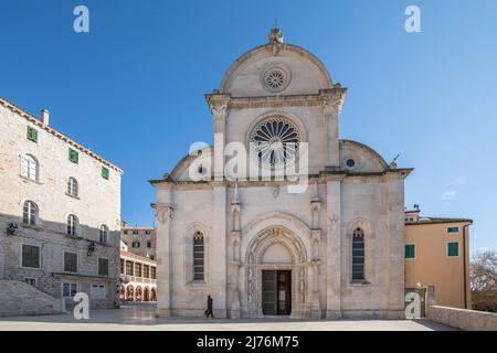 Cathédrale Saint-Jacob, façade ouest avec rosace et portail principal, site du patrimoine mondial de l'UNESCO, Sibenik, comté de Sibenik-Knin, Croatie, Europe Banque D'Images