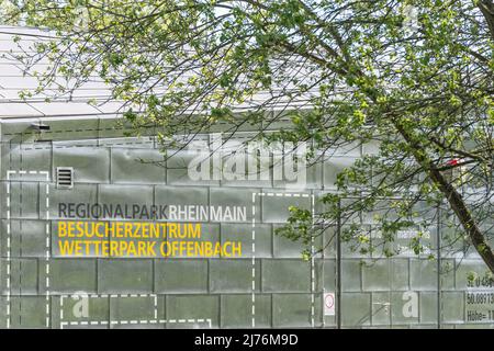 Offenbach am main, Hesse, Allemagne, centre d'accueil dans le parc météorologique, le parc météorologique Offenbach est un projet conjoint du Service météorologique allemand de la ville d'Offenbach et du Regionalpark Ballungsraum Rhein-main GmbH. Là, divers phénomènes météorologiques sont expliqués à différentes stations avec des modèles. Banque D'Images