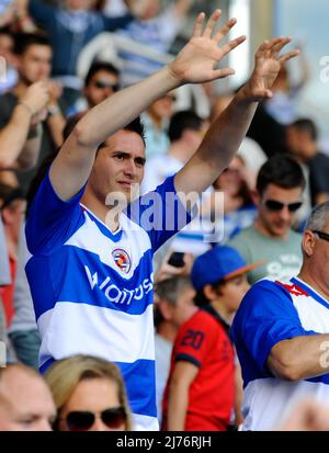 18 août 2012 - Premier League football - Reading FC vs Stoke City. Un ventilateur de lecture avant le coup d'envoi. Photographe : Paul Roberts / Pathos. Banque D'Images