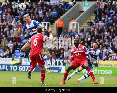 28 avril 2013 - Soccer - Barclays Premier League football - Reading FC vs Queens Park Rangers - Pavel Pogrebnyak of Reading Heads Just Wide - photographe: Paul Roberts / Pathos. Banque D'Images