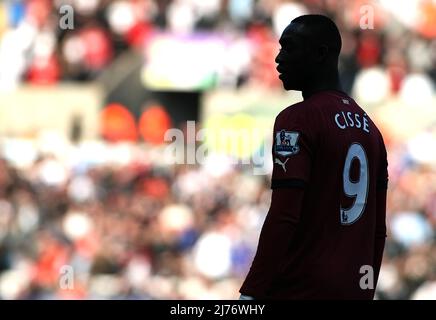 02 Mars 2013 - Soccer - Barclays Premiership football - Swansea City vs. Newcastle United - Papiss Demba Cisse of Newcastle United in sillouette - photo: Paul Roberts / Pathos. Banque D'Images