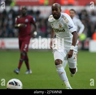 02 Mars 2013 - Soccer - Barclays Premiership football - Swansea City vs. Newcastle United - Dwight Tiendalli de Swansea City - photo: Paul Roberts / Pathos. Banque D'Images