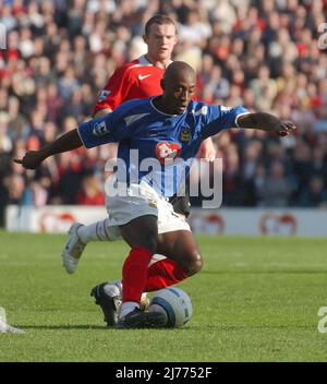 PORTSMOUTH V MAN UTD 30-10-04 LUA LUA PIC MIKE WALKER, 2004 Banque D'Images