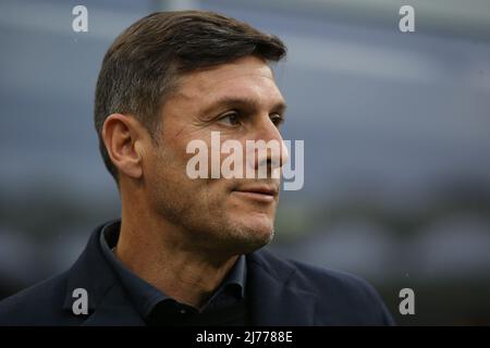 Milan, Italie, 6th mai 2022. Javier Zanetti, ancien joueur de l'Argentine et du FC Internazionale et actuel vice-président, regarde avant le match de la série A à Giuseppe Meazza, Milan. Crédit photo à lire: Jonathan Moscrop / Sportimage crédit: Sportimage / Alay Live News Banque D'Images