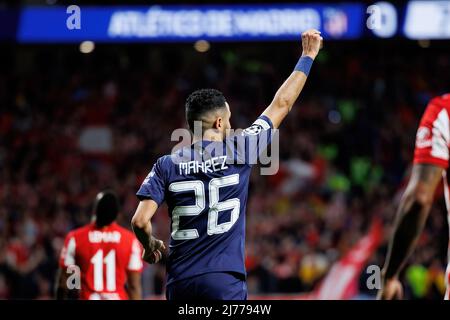 MADRID - APR 13: Riyad Mahrez en action pendant le match de la Ligue des Champions entre le Club Atletico de Madrid et Manchester City au Metropolitano Sta Banque D'Images