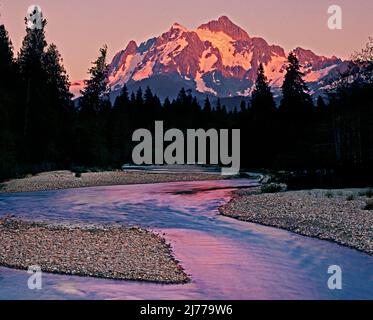 Mt Shuksan et Nooksack River, North Cascade National Parl, North Cascade Mountains, Washington Banque D'Images